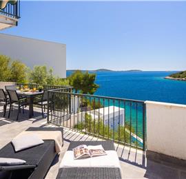 6 Bedroom Waterfront Villa with Pool in Uvala Ljubljeva near Trogir, Sleeps 12-13